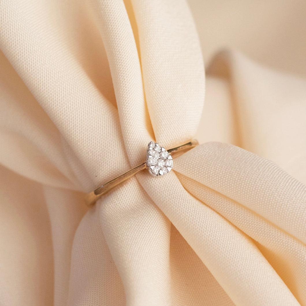 18K Gold and Diamonds Vintage Style Cluster Pear Ring
