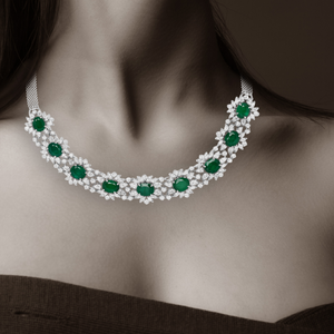 Vintage Emerald Necklace in 18K Gold