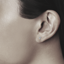 Load image into Gallery viewer, 18K White Gold Heart Solitaire Earrings
